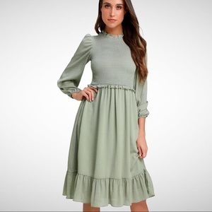 Lulu’s Sage Green smocked long sleeve midi dress size S